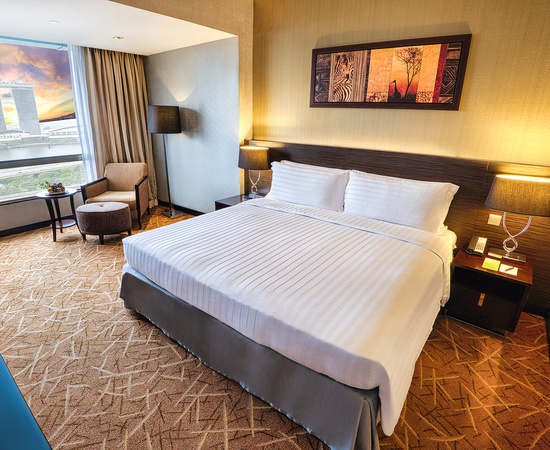 Premier Deluxe Suite Bedroom Peninsula Excelsior Hotel Singapore 