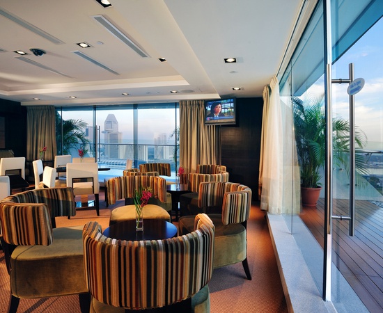 Sky Lounge Peninsula Excelsior Hotel Singapore 